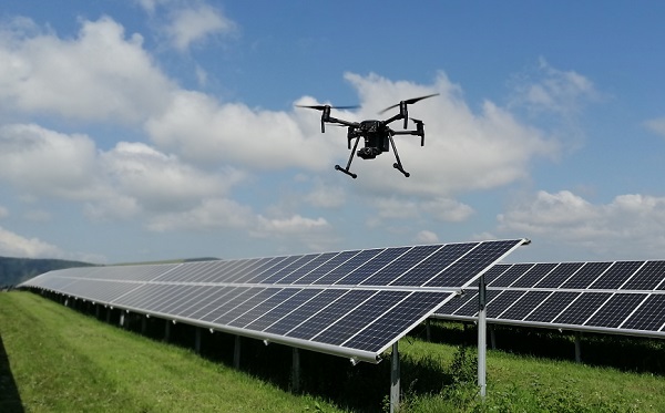«Хевел» задействовала дроны для инспекции рядов солнечных модулей