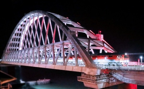 В Крыму повышают качество электроснабжения железнодорожного моста через Керченский пролив