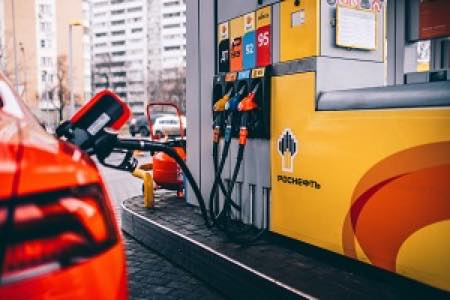 Розничная сеть «Роснефть» расширила географию бесконтактной оплаты топлива через сервис Яндекс.Заправки