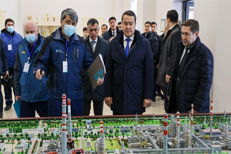 В рамках рабочей поездки в Шымкент Премьер-Министр РК Алихан Смаилов ознакомился с деятельностью ряда крупных производственных объектов