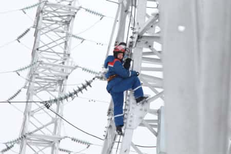 Сибирские энергетики начали подготовку сетей к новому осенне-зимнему периоду