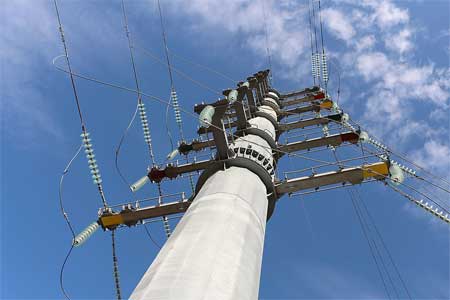 Для присоединения новой подстанции 110 кВ Аянская к существующей электрической сети ГУП РК «Крымэнерго» установило уникальную опору высотой 36 метров и весом более 26 тонн.
