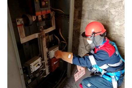 Таттинские энергетики ведут ремонт электрических сетей