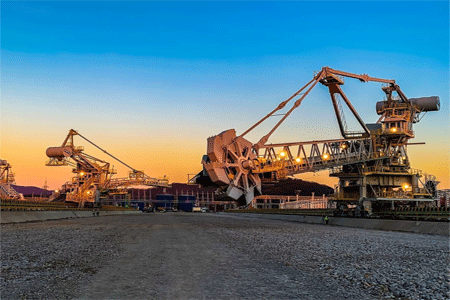 Максим Акимов и Евгений Дитрих дали команду о запуске складской линии Третьей очереди АО «Восточный Порт»