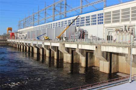 На Воткинской ГЭС началась замена второго автотрансформатора