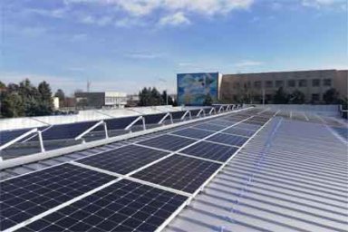 162 солнечных модуля «Хевел» появились на крыше продуктового магазина в Краснодарском крае