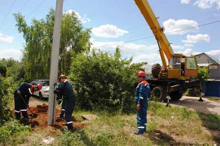 Филиал «Оренбургэнерго» проводит реконструкцию распределительных сетей в сельских населенных пунктах