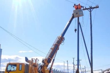 Для надежной работа линий электропередачи в Якутске заменят 256 опор распределительных сетей