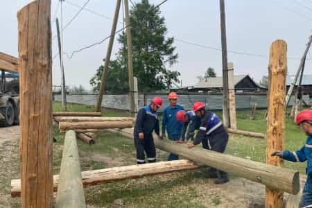 Энергетики проводят работы по замене провода на СИП в селе Усть-Татта