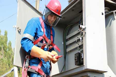 Усть-Лабинские энергетики отремонтировали 358 км распредсетей