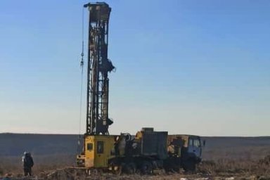 АО «РУСБУРМАШ» начало бурение гидрогеологических скважин на Дыбрынском месторождении Хиагдинского рудного поля