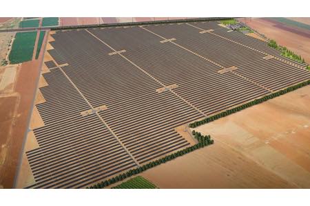 Солнечные электростанции с накопителями производят электричество дешевле, чем газовые