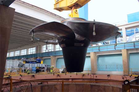 На Саратовской ГЭС смонтировали новое рабочее колесо турбины весом в 314 тонн