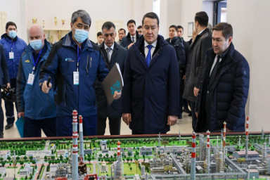 В рамках рабочей поездки в Шымкент Премьер-Министр РК Алихан Смаилов ознакомился с деятельностью ряда крупных производственных объектов