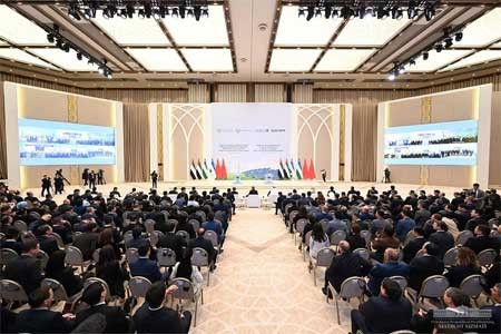 Президент Узбекистана запустил шесть «зеленых» электростанций общей мощностью 2,4 гигаватта