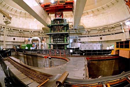 Впервые в мире на реакторе большой мощности проведена уникальная операция, позволяющая продлить срок эксплуатации АЭС