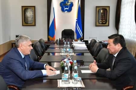 Павел Акилин и Владислав Ховалыг обсудили подключение новых микрорайонов Кызыла к электросетям