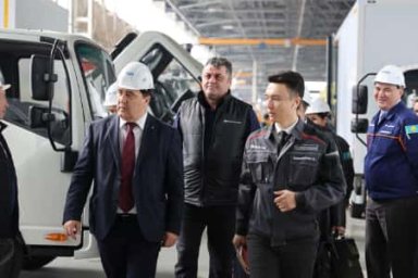 С продукцией крупнейшего автопроизводителя Республики Казахстан ознакомился генеральный директор АО «Сетевая компания» Ильшат Фардиев