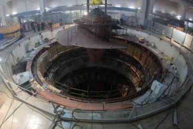 На Майнской ГЭС смонтировали рабочее колесо турбины нового гидроагрегата
