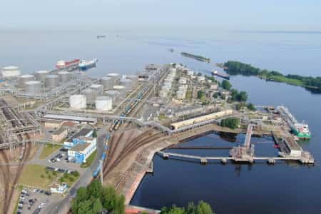 Заложили основу: как устроены свайные поля и резервуары Петербургского нефтяного терминала