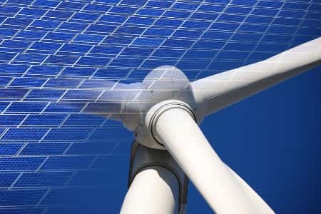 В Индии ввели в эксплуатацию первую ветро-солнечную электростанцию мощностью 390 МВт
