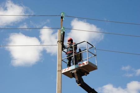 Специалисты «Оренбургэнерго» проводят капитальный ремонт линии электропередачи