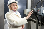 В Красноярске Екатерина Степина ввела в эксплуатацию тепловой пункт, который избавит микрорайон от проблем с отоплением