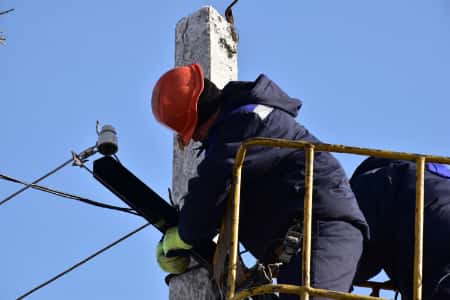 ГУП РК «Крымэнерго» строит новую электросетевую инфраструктуру для абонентов-садоводов в Феодосии