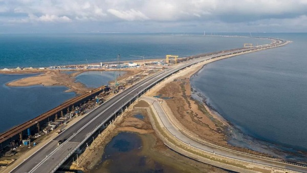 Дорогу к Крымскому мосту оснастят искусственным освещением