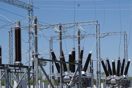 «Россети ФСК ЕЭС» приступила к установке новых высоковольтных вводов на подстанциях, участвующих в электроснабжении БАМовского транзита