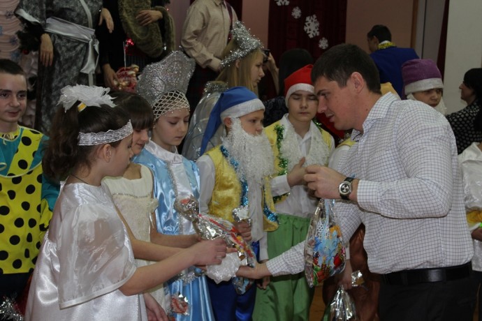 Работники «Мордовэнерго» вручили новогодние подарки воспитанникам школы-интерната