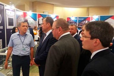 Игорь Комаров и Олег Мельниченко посетили выставку импортозамещения в Пензе