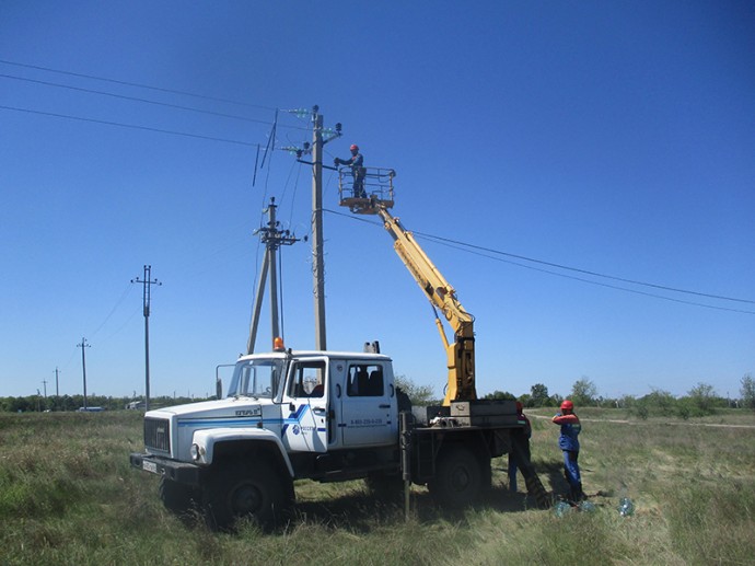 Саратовские энергетики отремонтировали линию электропередачи в Духовницком районе