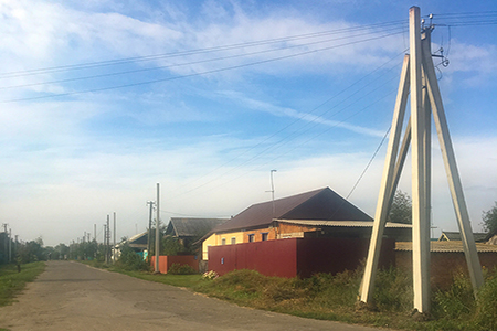 Саратовские энергетики реконструируют распределительные электрические сети в поселке Романовка