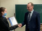 Заместитель генерального директора «Россети Центр и Приволжье» - директор филиала «Ивэнерго» Владислав Острик вручил благодарственные письма сотрудникам охранного предприятия