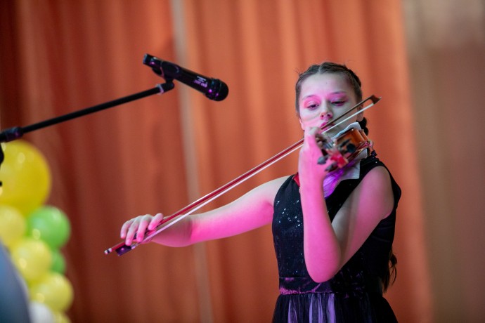 Приморскуголь организовал поездку на престижный международный конкурс для юной скрипачки