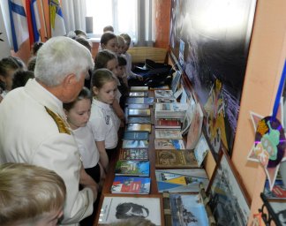 ​Угольщики ГК ТАЛТЭК организовали детскую экскурсию в музей Клуба моряков