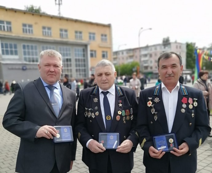 В Березовском горнякам Группы компаний ТАЛТЭК вручили юбилейные медали «300-летие образования Кузбасса»