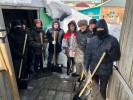 Молодежный совет УК «Северный Кузбасс» помог ветеранам убрать снежные заносы