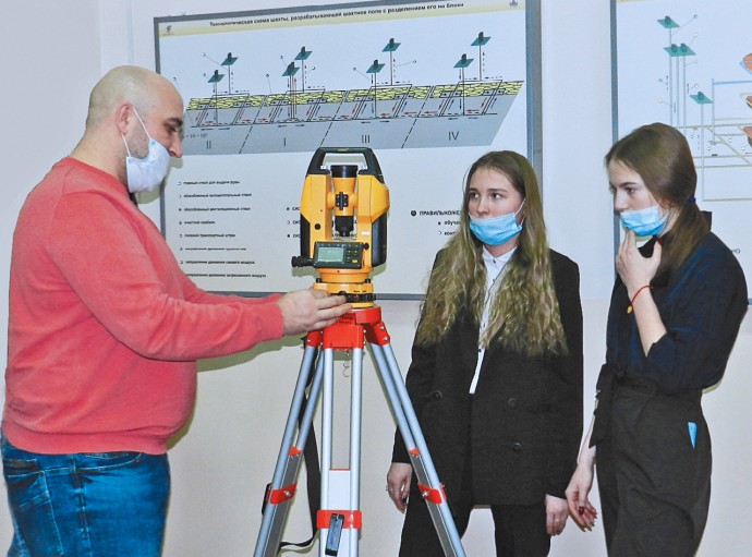 Представители угольного дивизиона ГК ТАЛТЭК приняли экзамен у студентов горного техникума в Кузбассе