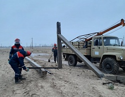 В Черноземельском районе Республики Калмыкия лёд обрушил более 100 опор ЛЭП